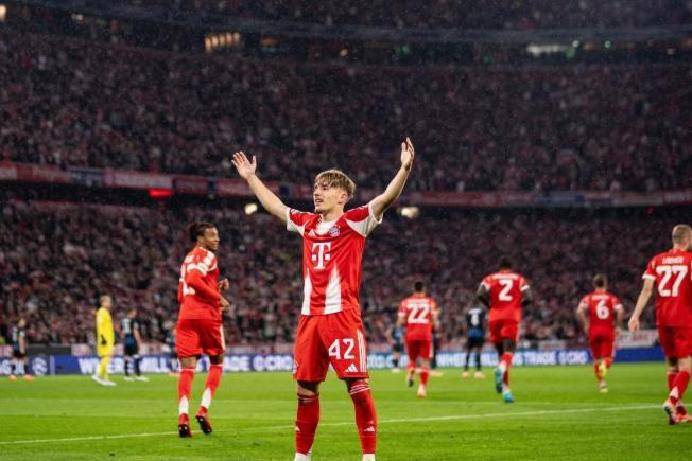 拜仁慕尼黑无懈可击，完胜对手