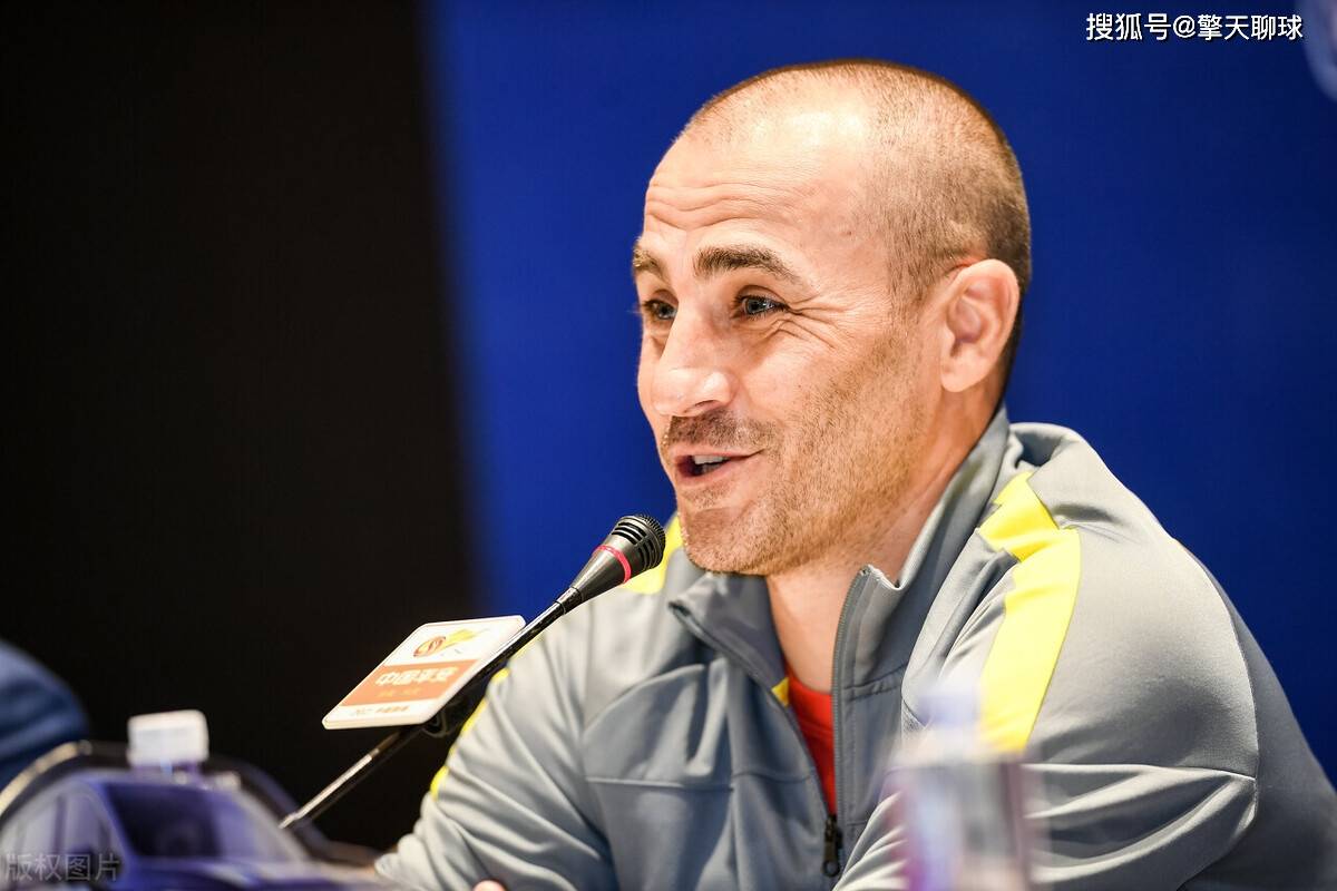 包含卡纳瓦罗执教恒大取得开门红，夺冠梦方寸间的词条