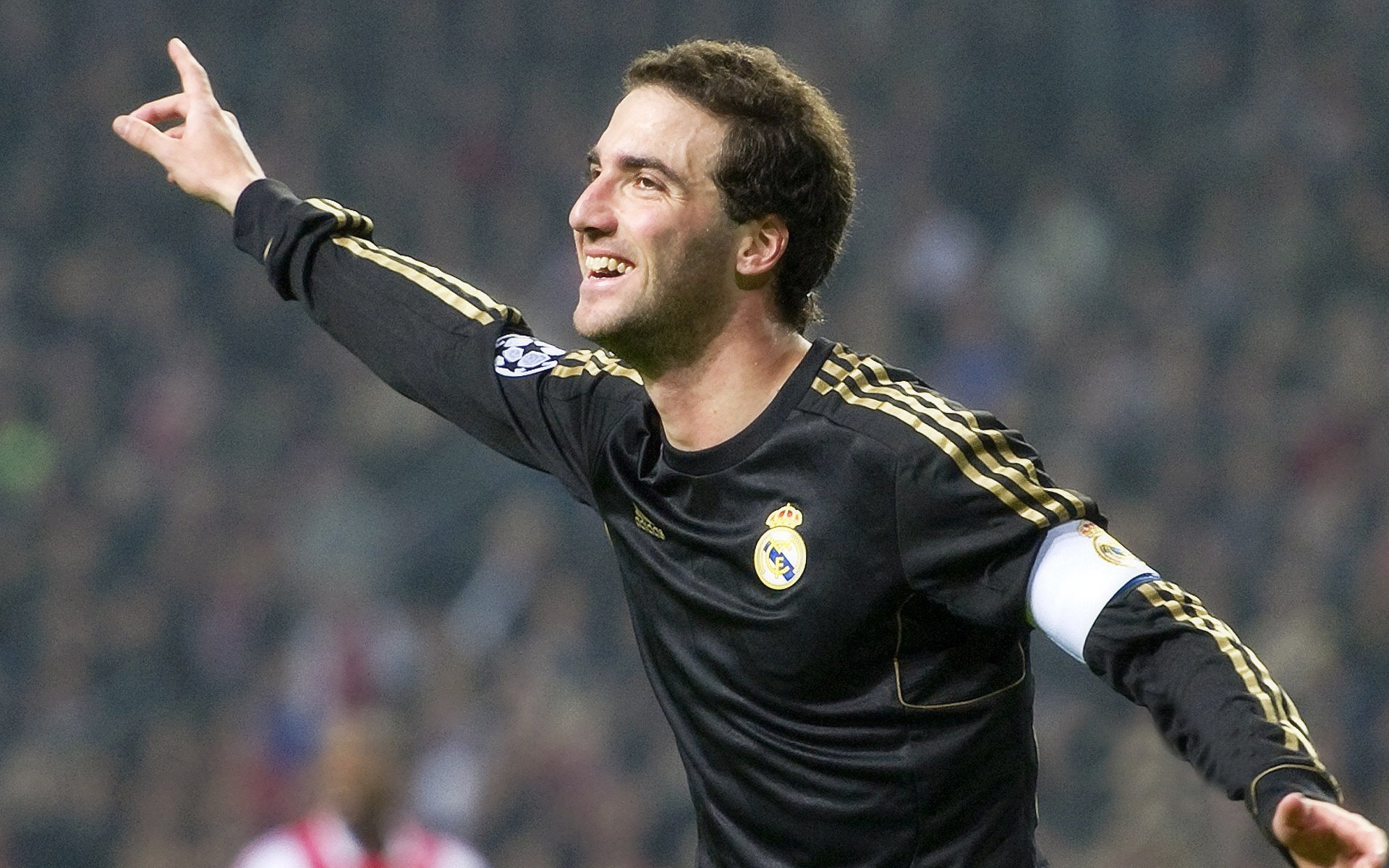 意甲焦点战奇才冲垮广东队？一场跨越时空的足球篮球对话